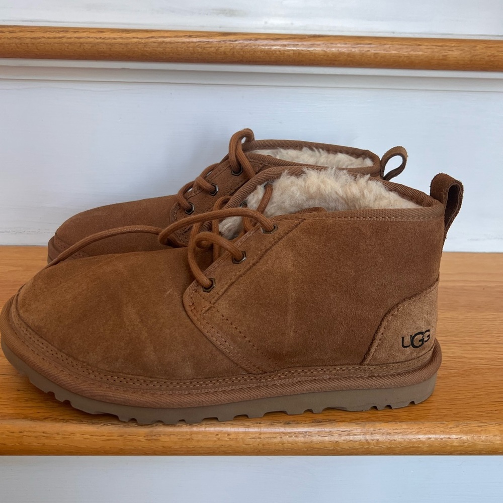 UGG’s boots. Ankle boot with lace up. Brown, size 8.